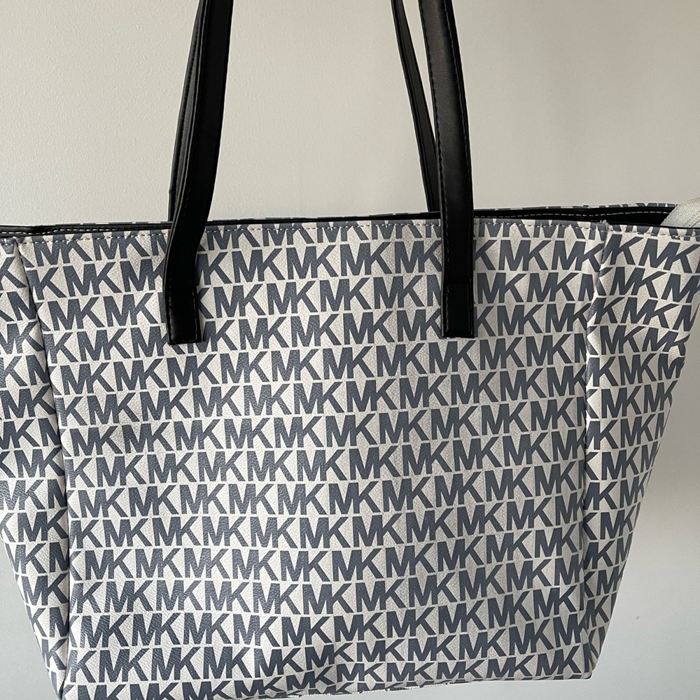 Purses - Picture 13 of 15